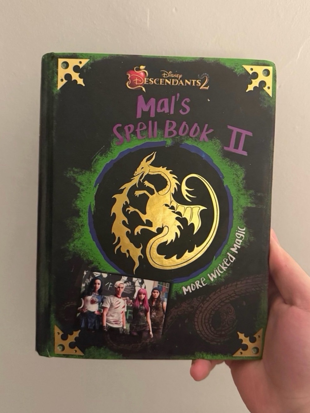 Descendants 2: Mal’s Spell Book